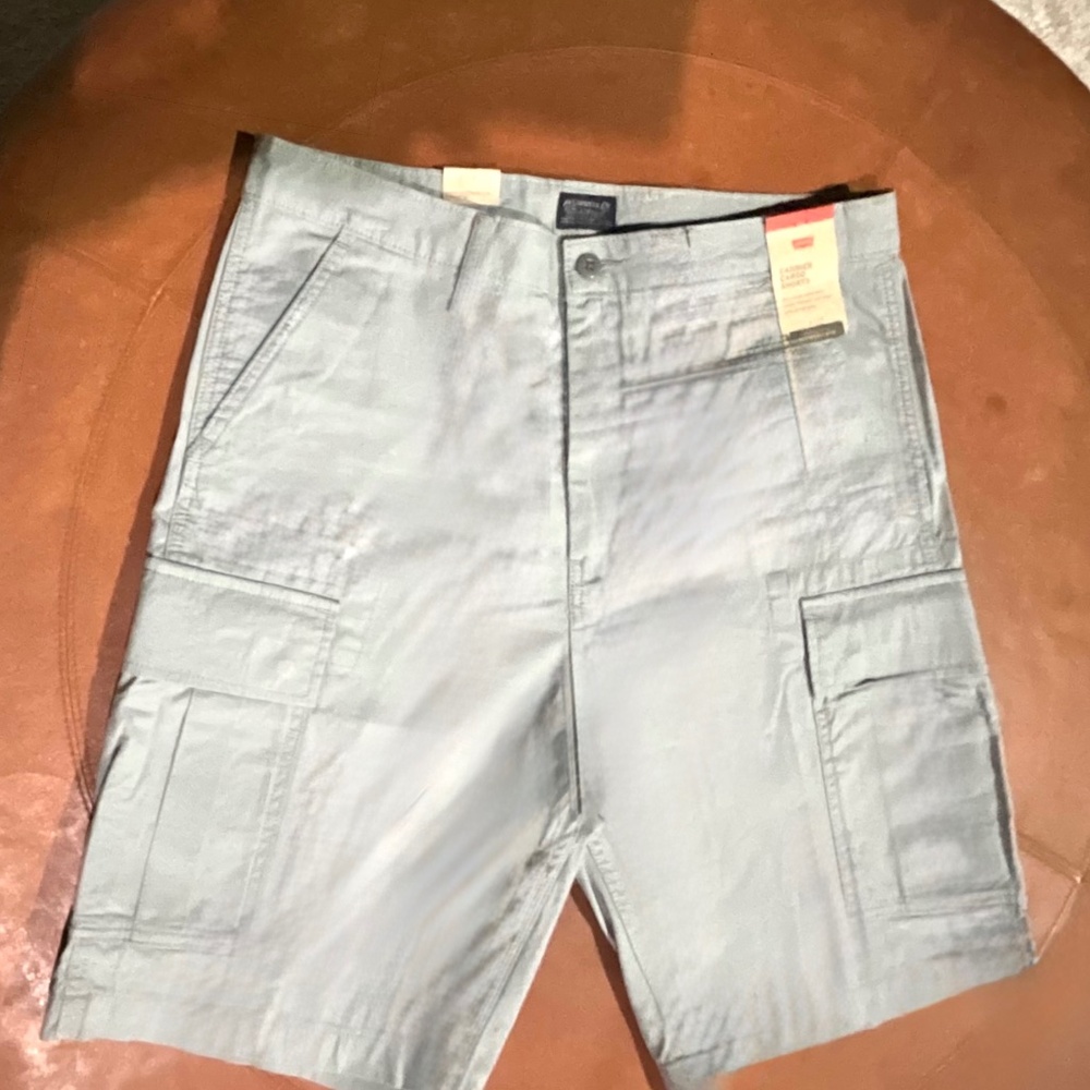 Levi’s Carrier Lt Gray Cargo Shorts Sz 34   NWT - Picture 4 of 12
